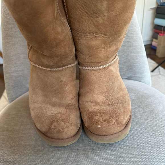 Ugg Classic Shearling Lined Boot in good used condition - Picture 5 of 13